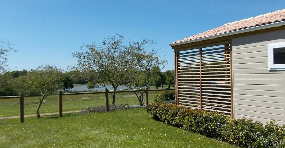jardin accolé au chalet